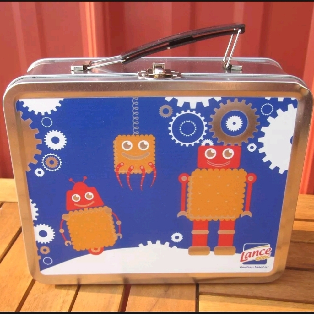 Vintage "LANCE" Snack Foods robot lunchbox 2000s alien crackers Captain'…